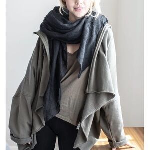 WE-AR Caja Zip hoodie in the color olive green / cypress one size